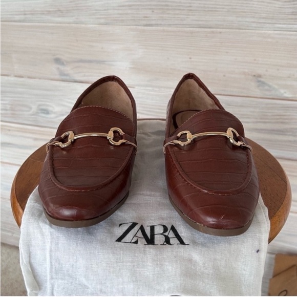 Zara Croc-Embossed Brown Loafers with Gold Detail $68 - Picture 4 of 11